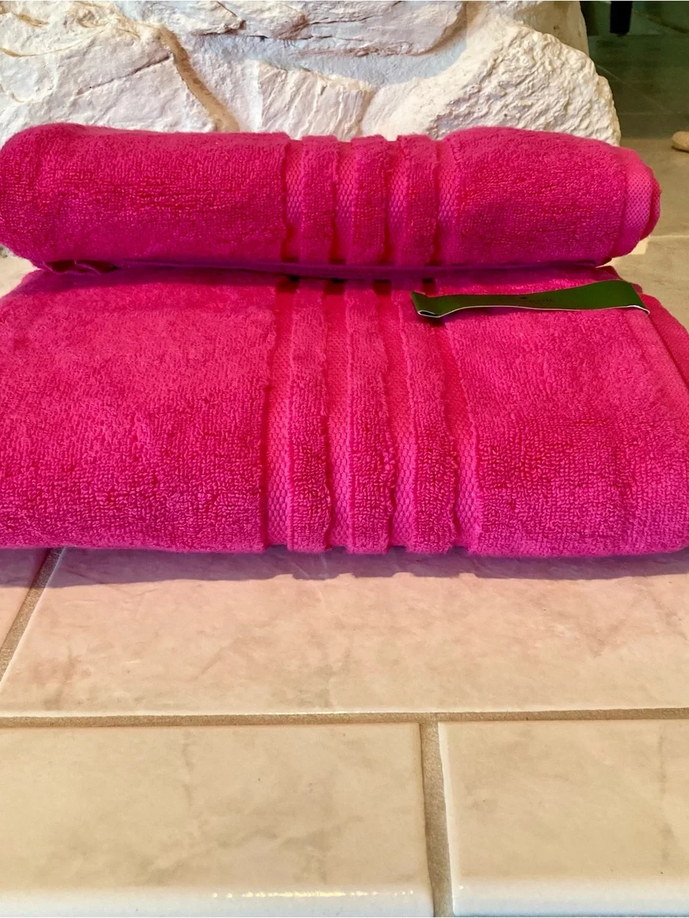 NEW kate spade Bright Fuchsia Bath Towel- set of 2